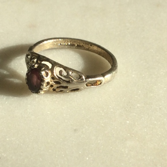 Vintage Silver Ring With Purple Stone - Picture 2 of 6